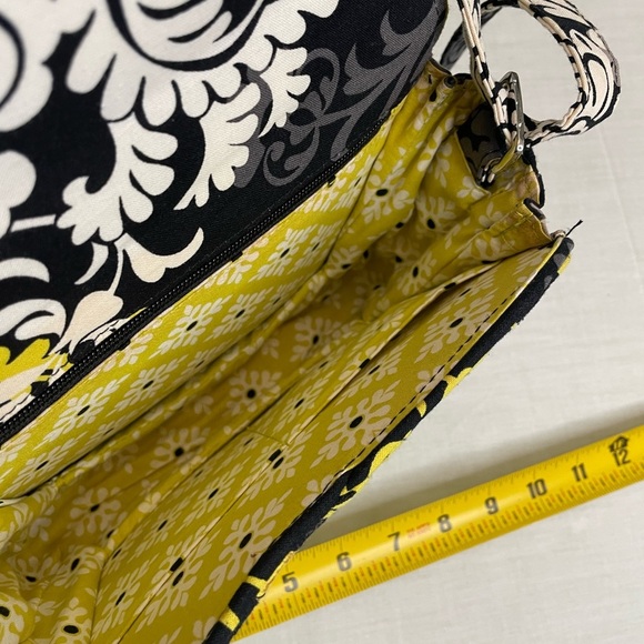 Vera Bradley Crossbody/adjustable strap - Picture 4 of 5